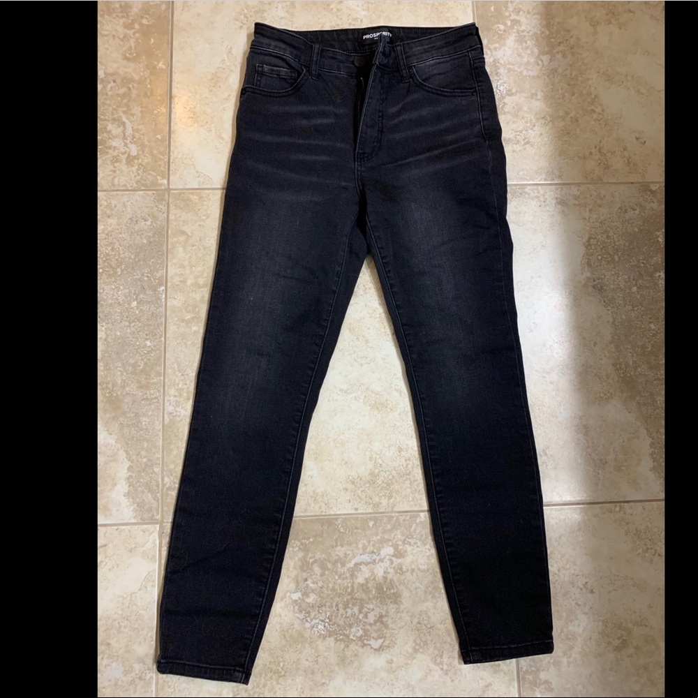 New black prosperity skinny jeans size 26P